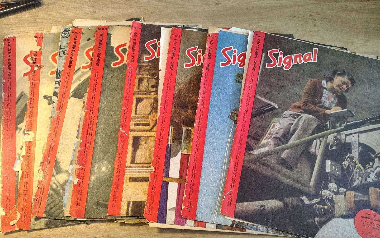 8x beschadigd tot zwaar beschadigde signaal boekjes, Verzamelen, Ophalen of Verzenden, Nederland, Boek of Tijdschrift