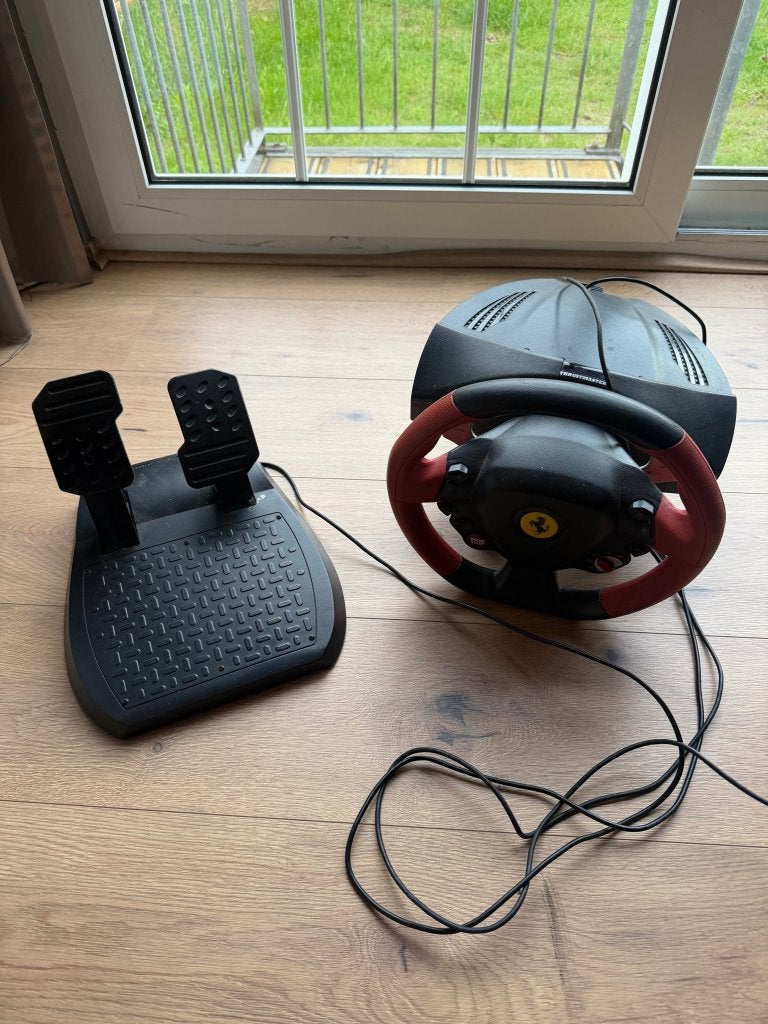 Ferrari game stuur ps4 ps5 Xbox one race stuur thrustmaster, Computers en Software, Joysticks, Niet ingevuld, Gebruikt, Niet ingevuld