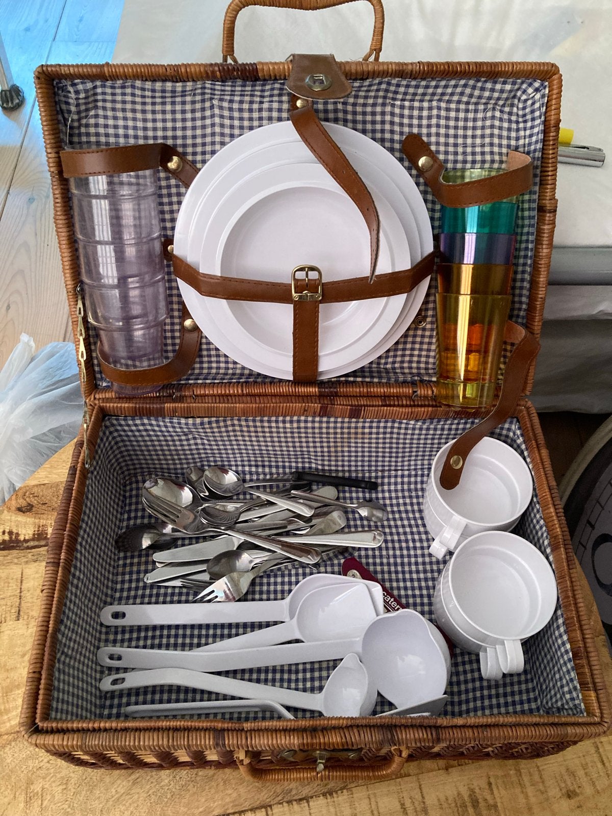 Complete picknickmand - riet met servies en bestek, Ophalen, Gebruikt