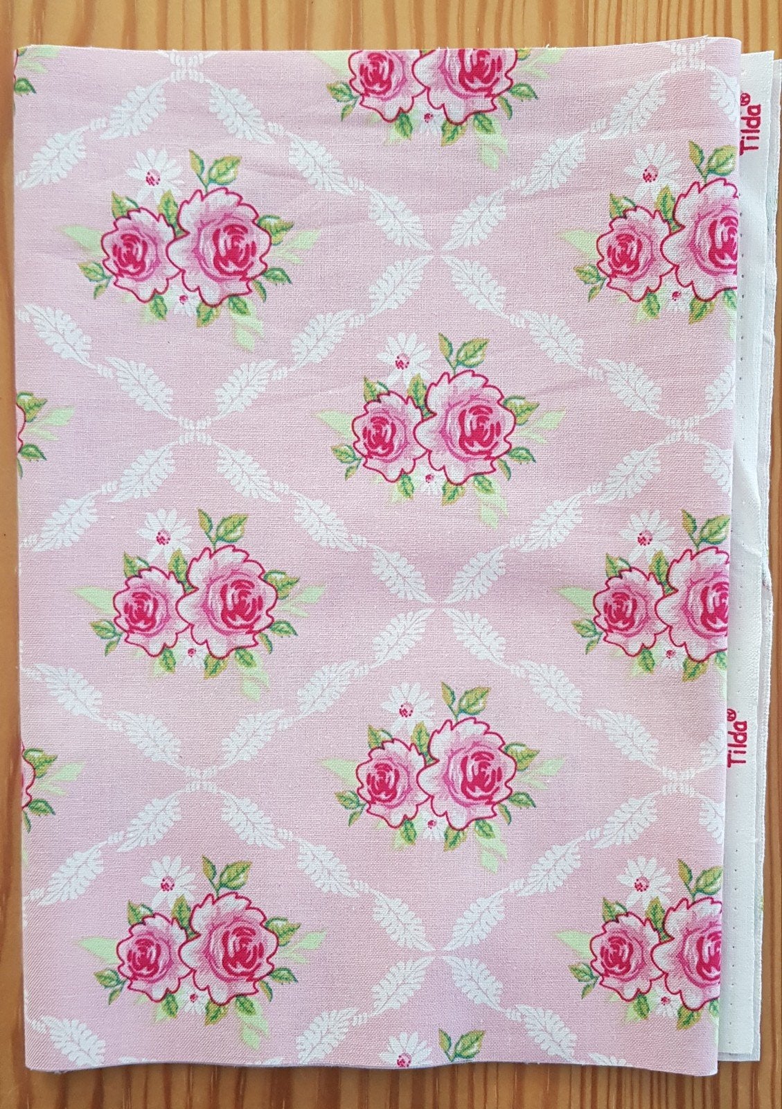 Tilda Quiltstof Rozen Patroon 4x 25x110cm, Hobby en Vrije tijd, Verzenden, Nieuw, Katoen, 120 cm of meer
