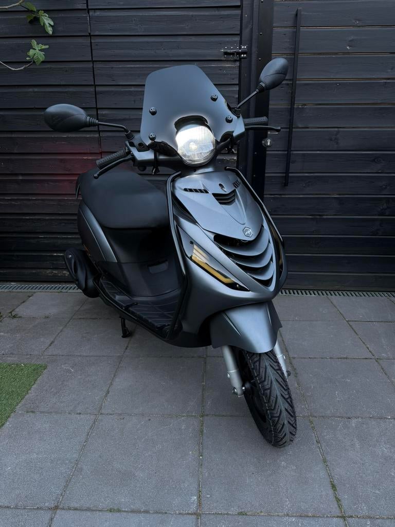 Piaggio Zip 2000 SP brom 4t 2017 Titanium Grey Led valbeugel, Fietsen en Brommers, Ophalen, Gebruikt, Maximaal 45 km/u, Zip