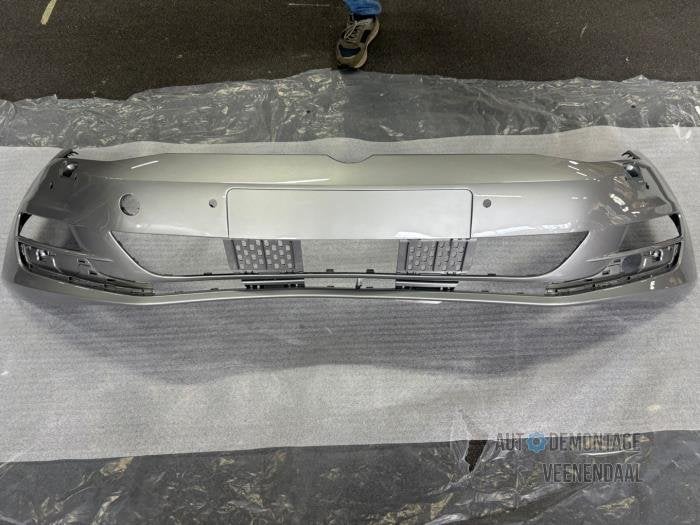 Voorbumper van een Volkswagen Golf (LB7W), Auto-onderdelen, -, Volkswagen, -, Nieuw