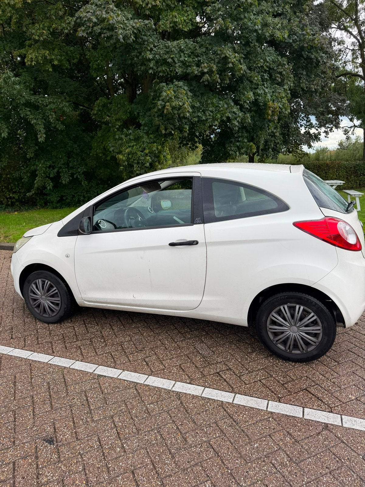 Ford Ka 1.2 51KW 2009 Wit, Auto's, Voorwielaandrijving, 1242 cc, 4 cilinders, 4 stoelen