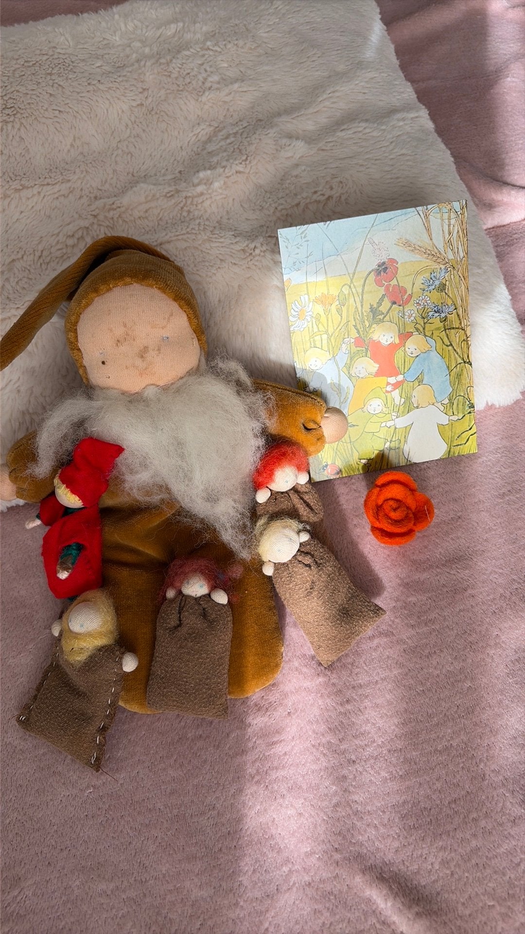 Zit kabouter en een paar wortelkindjes., Ophalen of Verzenden, Gebruikt