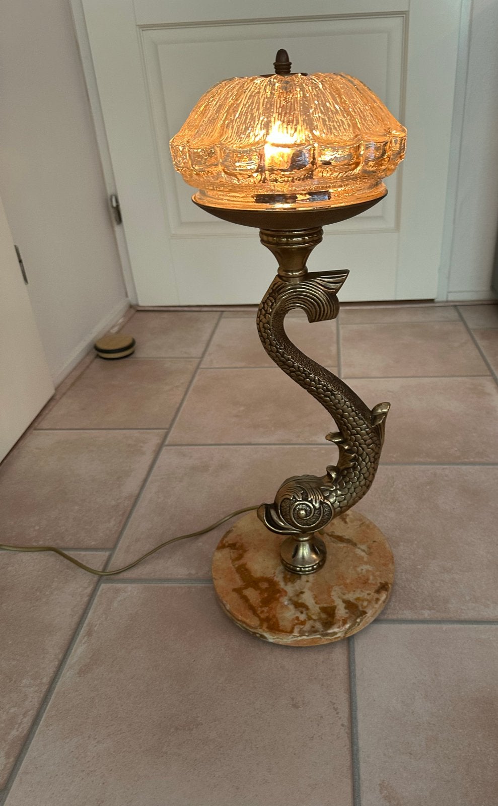 Antieke Dolfijn  Lamp met Marmeren Voet en Gouden Afwerking, Ophalen