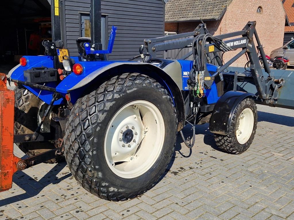 New Holland tractor met voorlader td 3.50, Zakelijke goederen, Ophalen, Gebruikt, 2500 tot 5000, Tot 80 Pk