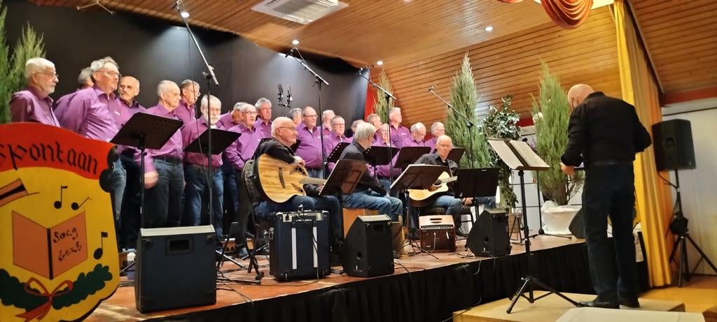 Popkoor Spontaan zoekt een basgitarist en zangers., Ophalen of Verzenden, Zo goed als nieuw