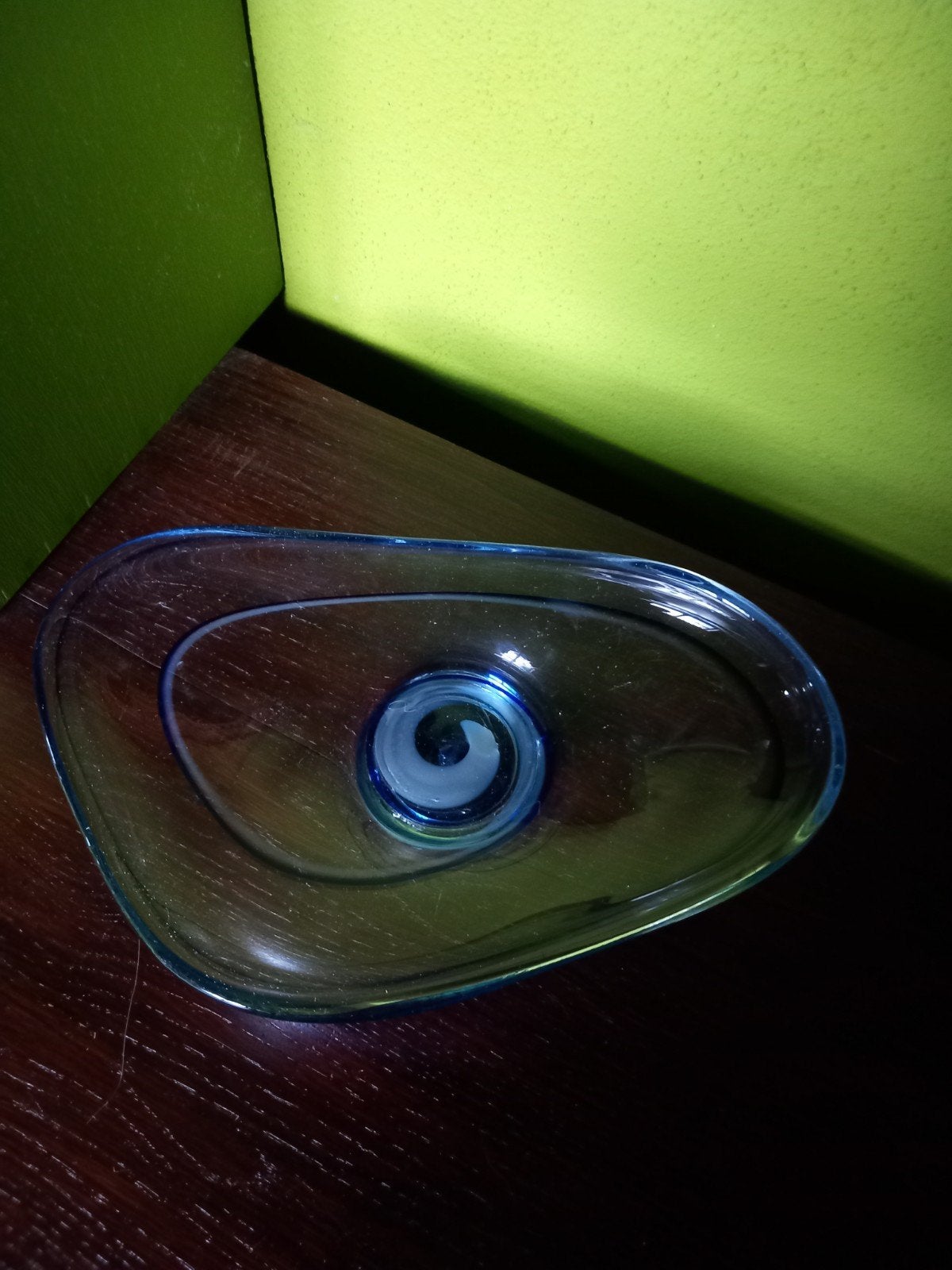 Decoratieve glazen schaal met spiraalontwerp, Ophalen