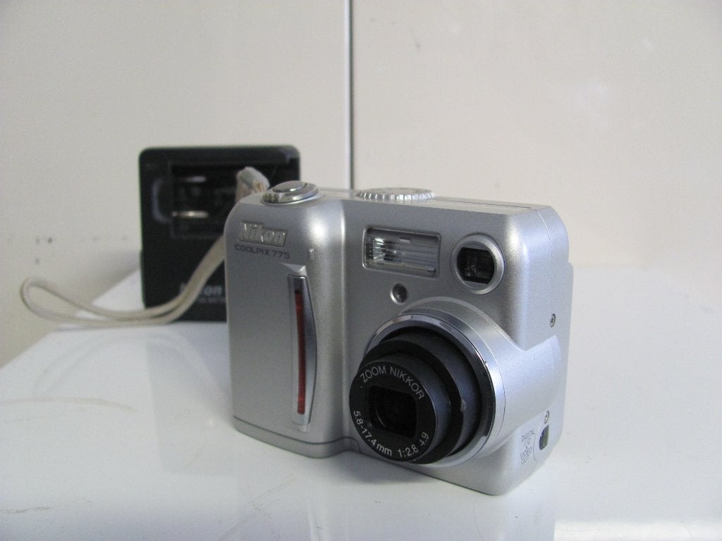 digitale vintage camera van Nikon coolpix 775, Gebruikt, Compact, Ophalen of Verzenden, 2 Megapixel