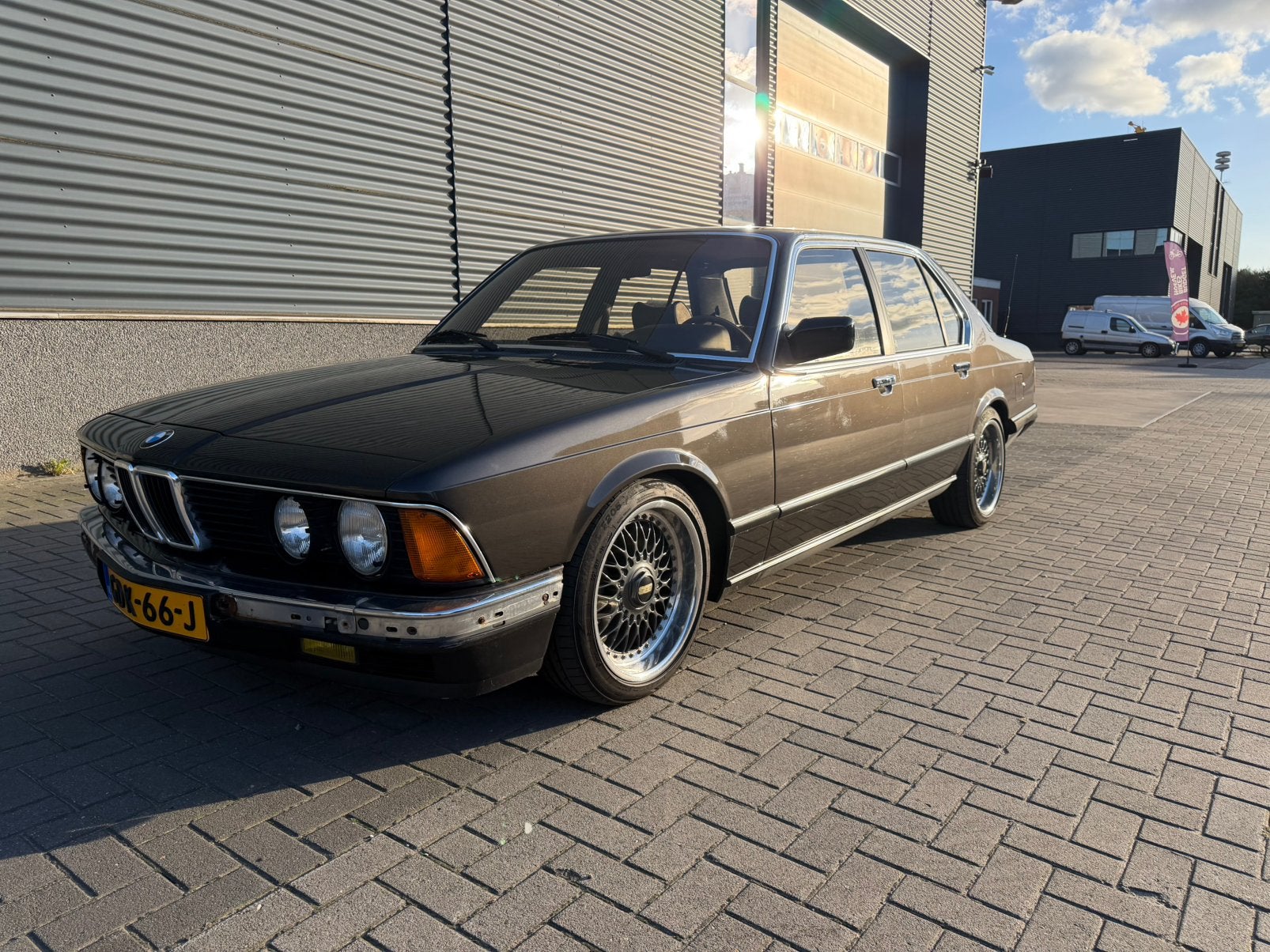 BMW 735i Aut. 1984, Automaat, Achterwielaandrijving, Leder, 650 kg