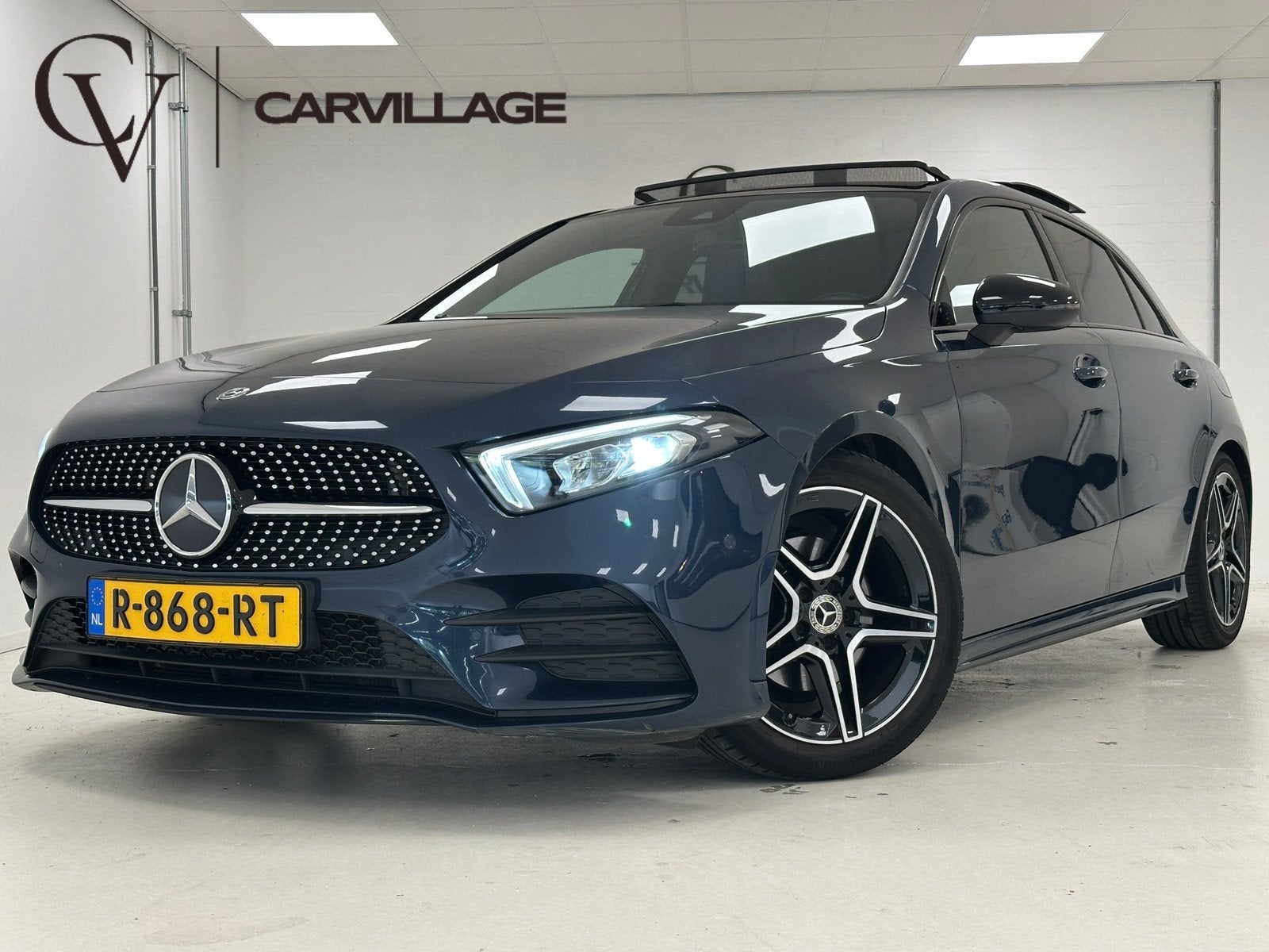 Mercedes-Benz A-Klasse 180 AMG Line Night | Panoramadak | Sf, Auto's, Automaat, 136 pk, Gebruikt, 4 cilinders
