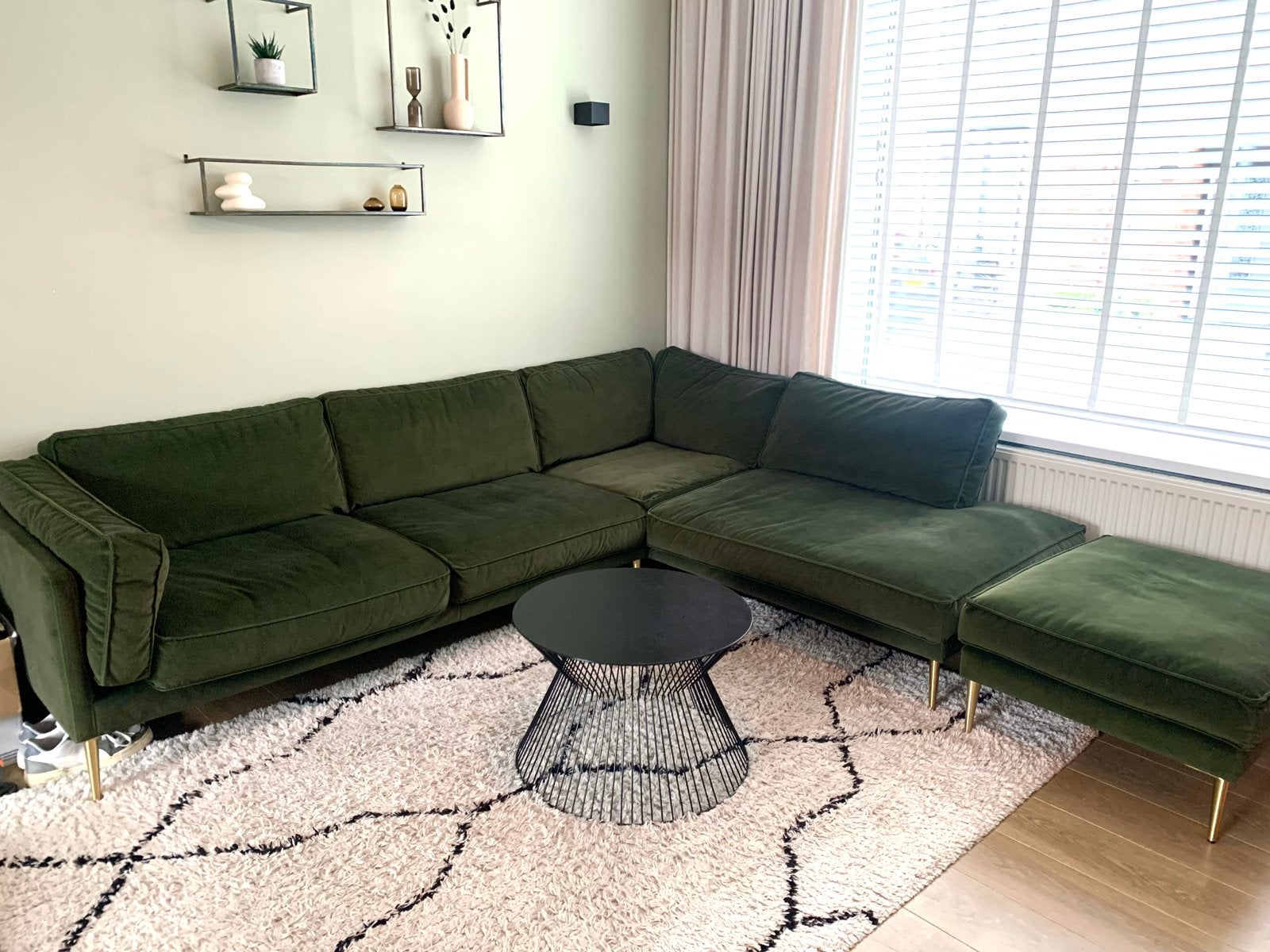 Ruime Velourse Hoekbank met Ottoman - groen, Huis en Inrichting, Ophalen, 250 tot 300 cm, Hoekbank, Zo goed als nieuw