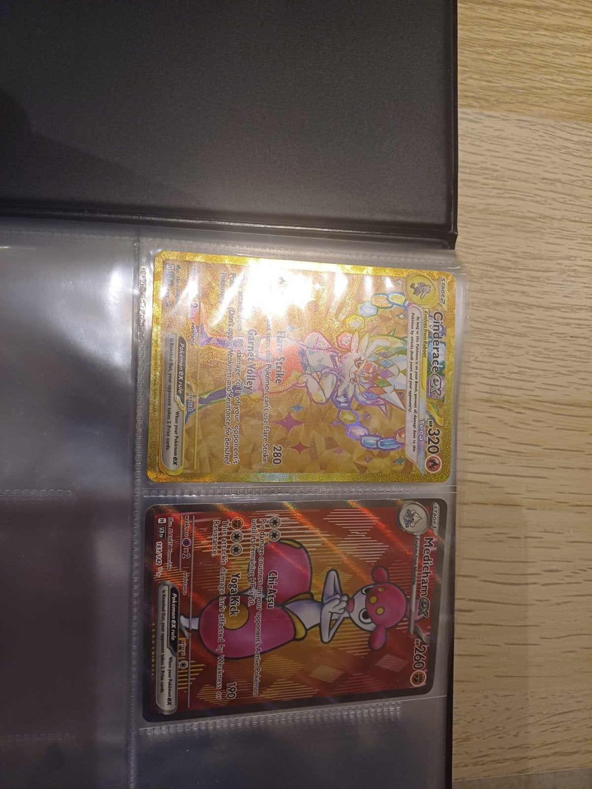 Pokémon kaarten: Cinderace VMAX & Medicham V (Foil), Ophalen of Verzenden, Zo goed als nieuw, Meerdere kaarten, Foil