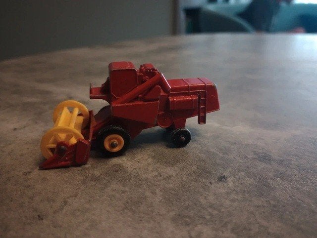 Vintage modelauto rond 1060 lesney combine harvester, Ophalen of Verzenden