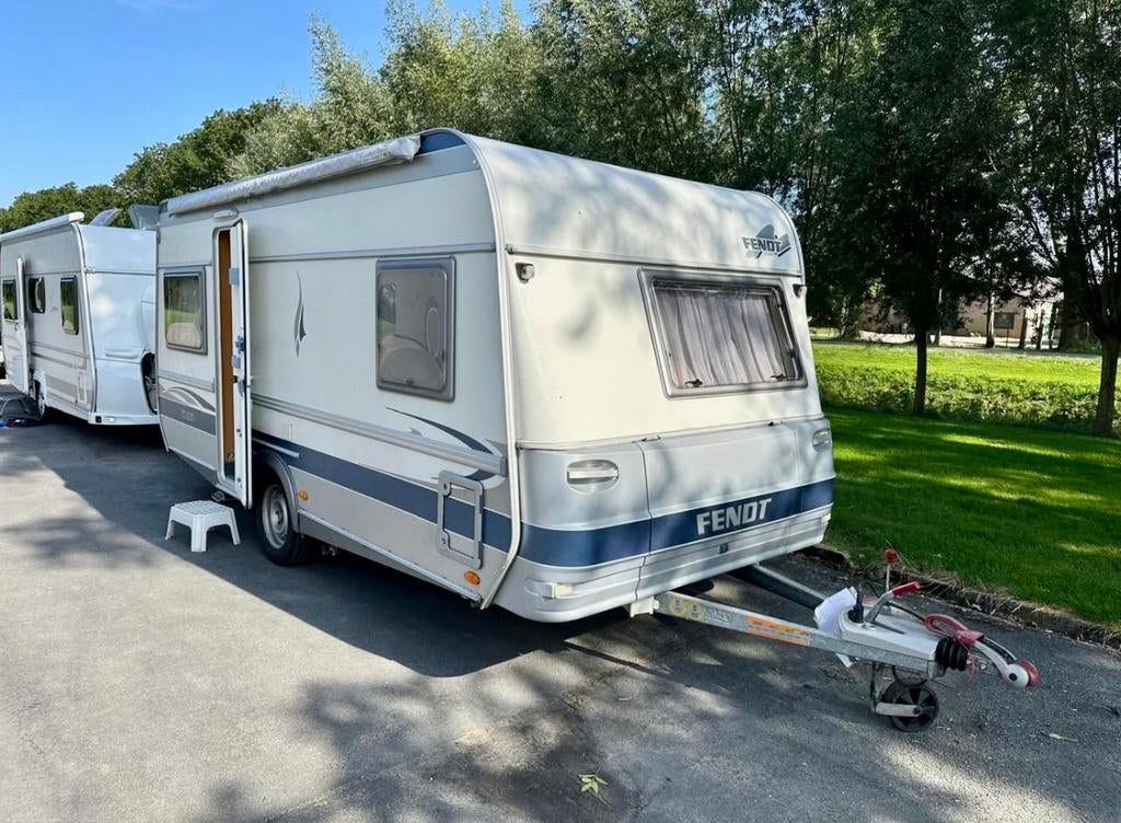 Te koop Fendt Platin 470 SFB uit 2004, Caravans en Kamperen, Rondzit, Frans bed, Particulier, Fendt