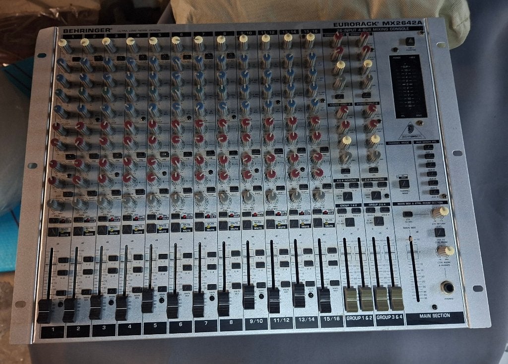 Behringer Eurorack MX2642A mengpaneel, Muziek en Instrumenten, Mengpanelen, Ophalen of Verzenden, Zo goed als nieuw, 20 kanalen of meer