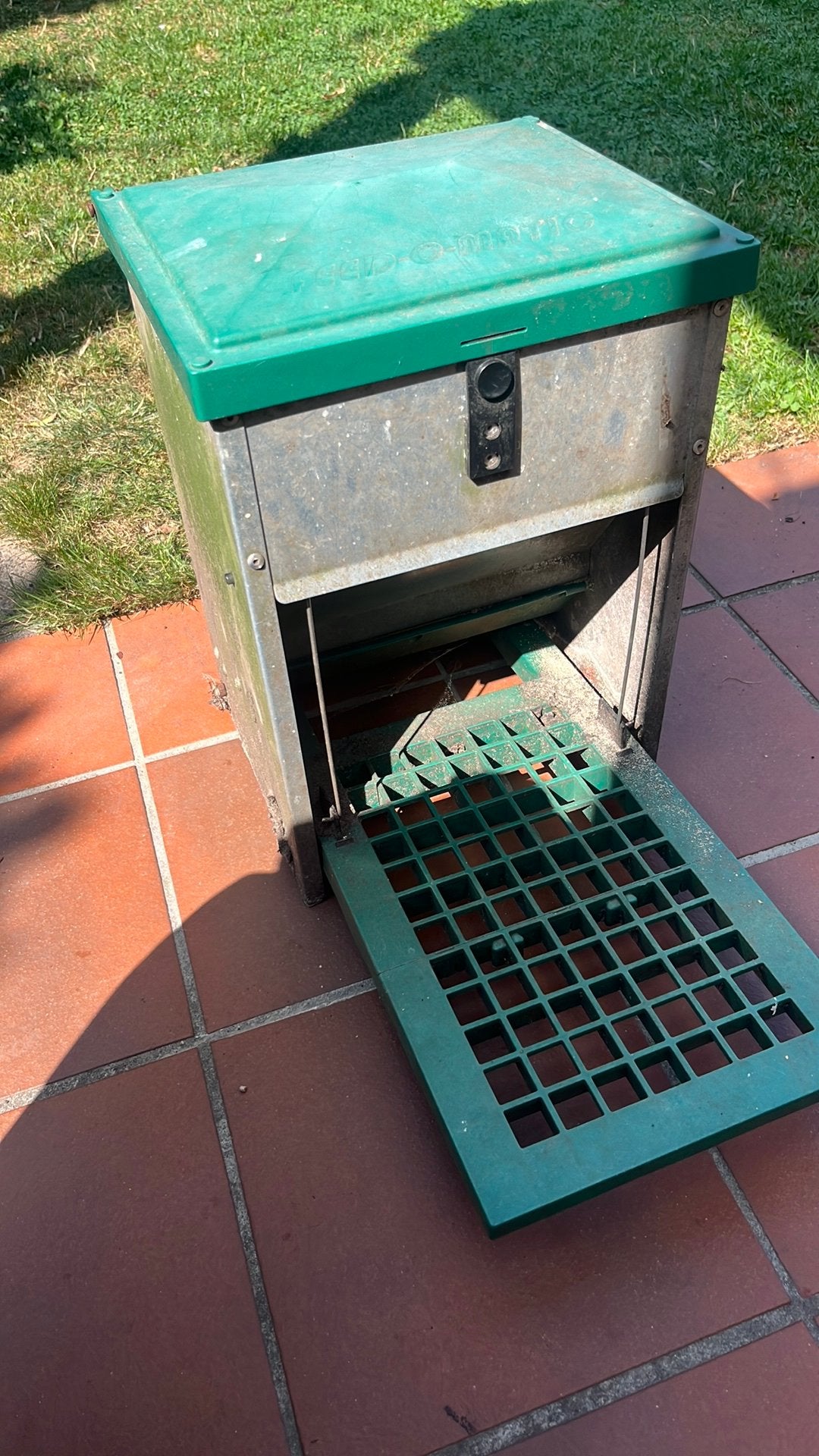 Feed-o-matic kippenvoer bak, Ophalen, Gebruikt, Drinken en Voederen