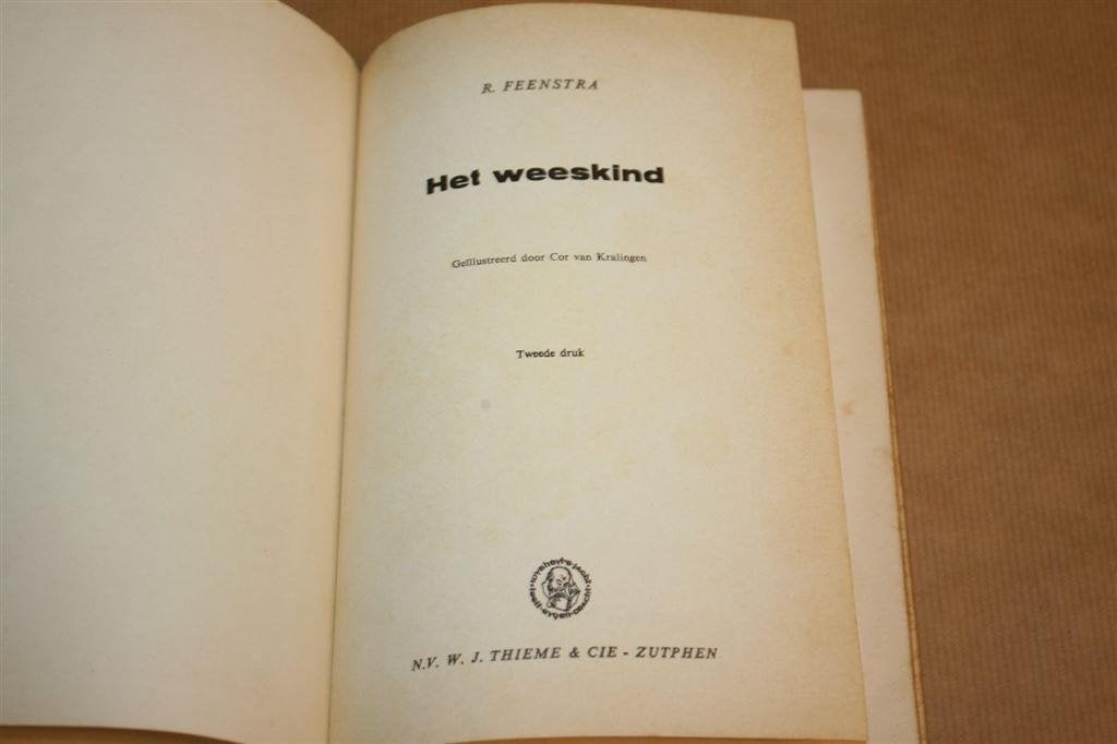 Het weeskind - Echo der eeuwen 8 - R. Feenstra ca. 1965, Ophalen of Verzenden, Gelezen