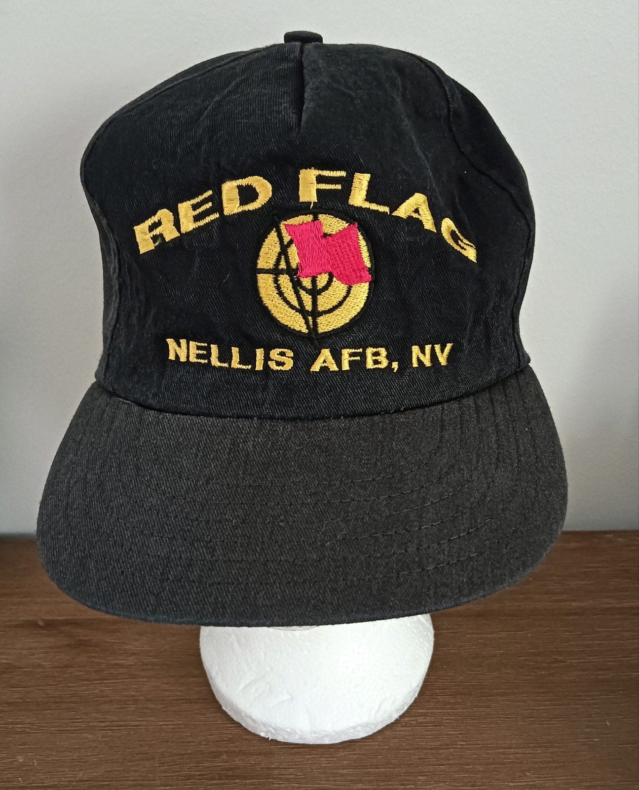 Vintage Red Flag Pet - Nellis AFB, NV, Ophalen of Verzenden, Luchtmacht, Amerika, Helm of Baret