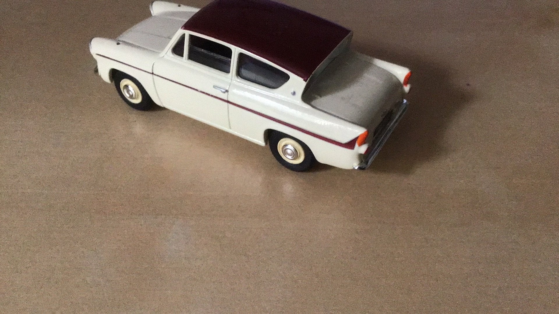 FORD ANGLIA + SCHUINE ACHTERRUIT WEET U NOG ? VANGUARDS MOOI, Ophalen of Verzenden, Zo goed als nieuw, Auto, Overige merken