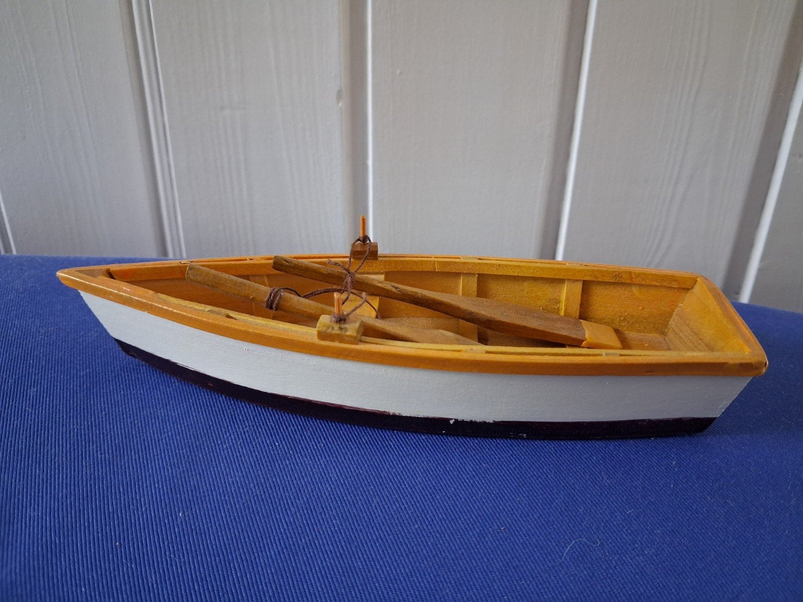 Vintage miniatuur scheepsmodel roeiboot, Ophalen, Gebruikt
