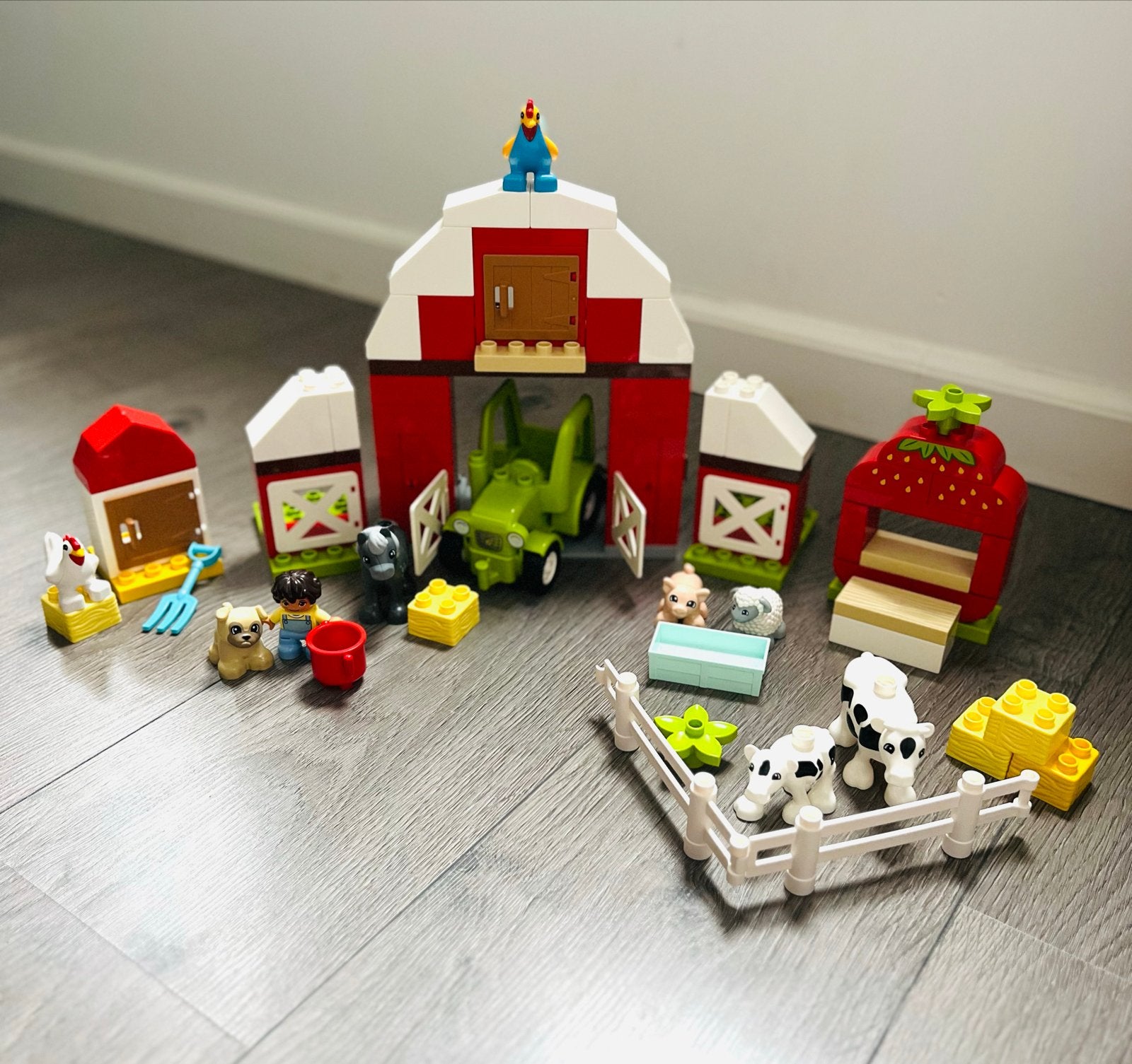 LEGO Duplo 10952 Boerderij met dieren en tractor, Kinderen en Baby's, Overige thema's, Ophalen of Verzenden, Zo goed als nieuw