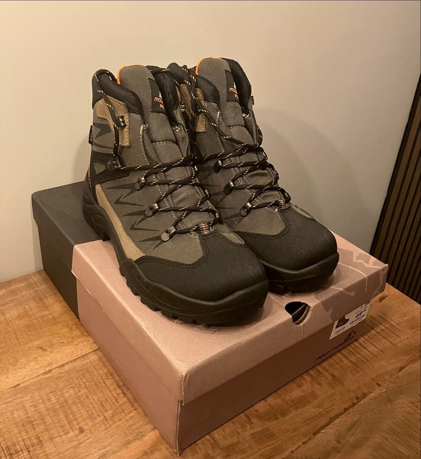 Stevige heren wandelschoenen, maat 44, nieuw in doos, Ophalen of Verzenden, Nieuw, Schoenen
