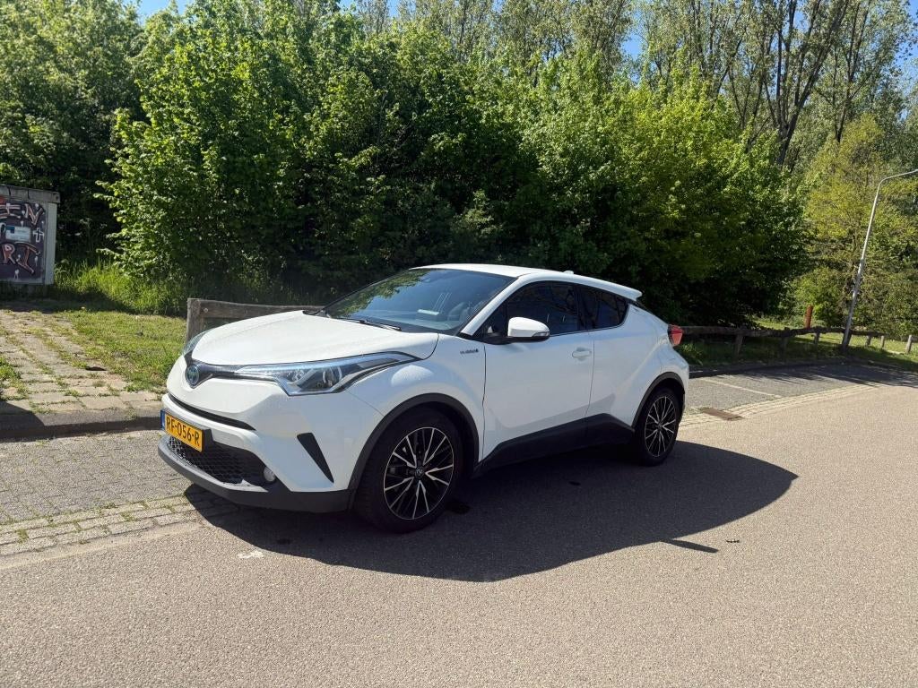 Toyota C-HR 1.8 Hybrid 122pk CVT 2017 Wit, 725 kg, Zwart, 4 cilinders, Wit