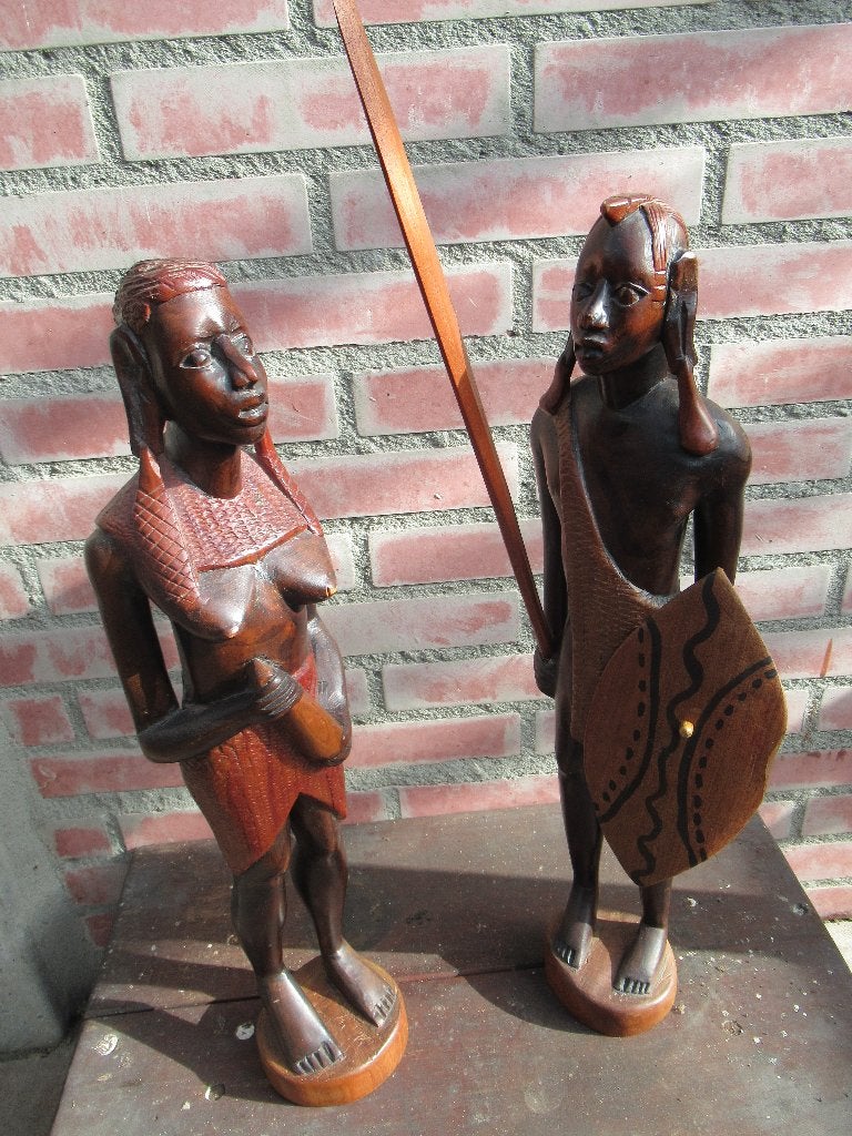 AFRIKAANS KRIJGER Echtpaar hout hoog 50 cm oud € 95, Antiek en Kunst, Kunst | Beelden en Houtsnijwerken, Groep mensen, Beeld, Hout