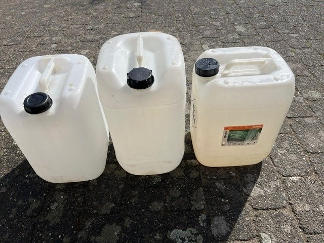 Plastic kannen, Ophalen, Zo goed als nieuw
