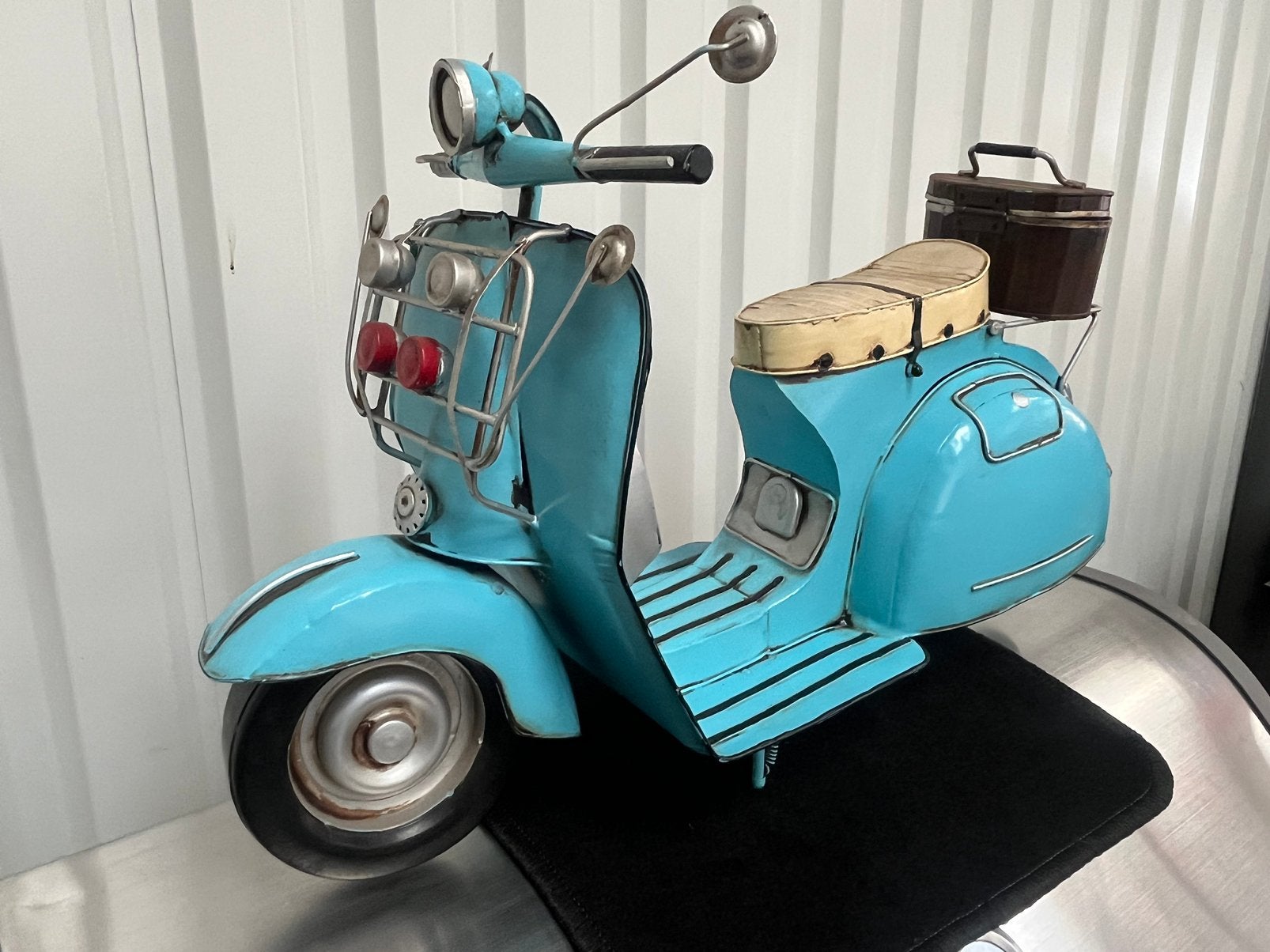 Grote blikken vespa scooter handgemaakt, Ophalen, Zo goed als nieuw