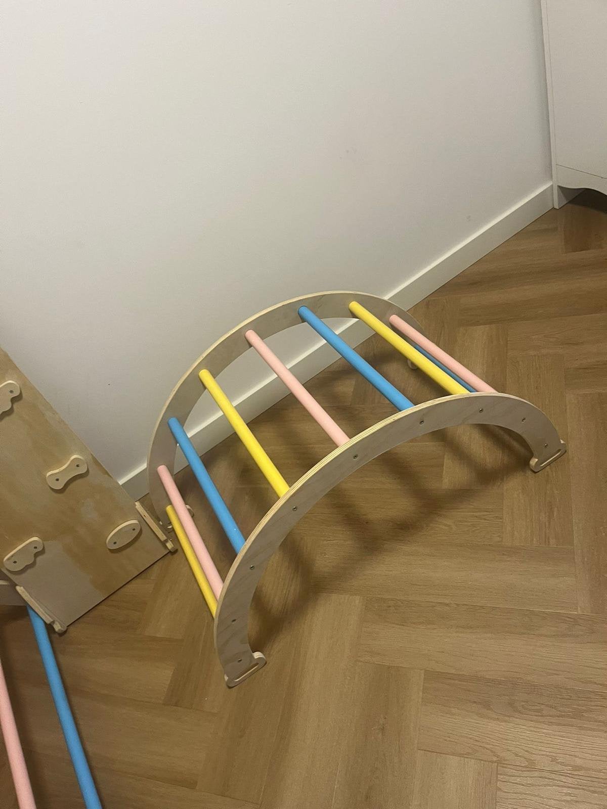 Houten klimrek met glijbaan en klim boog, Ophalen, Zo goed als nieuw