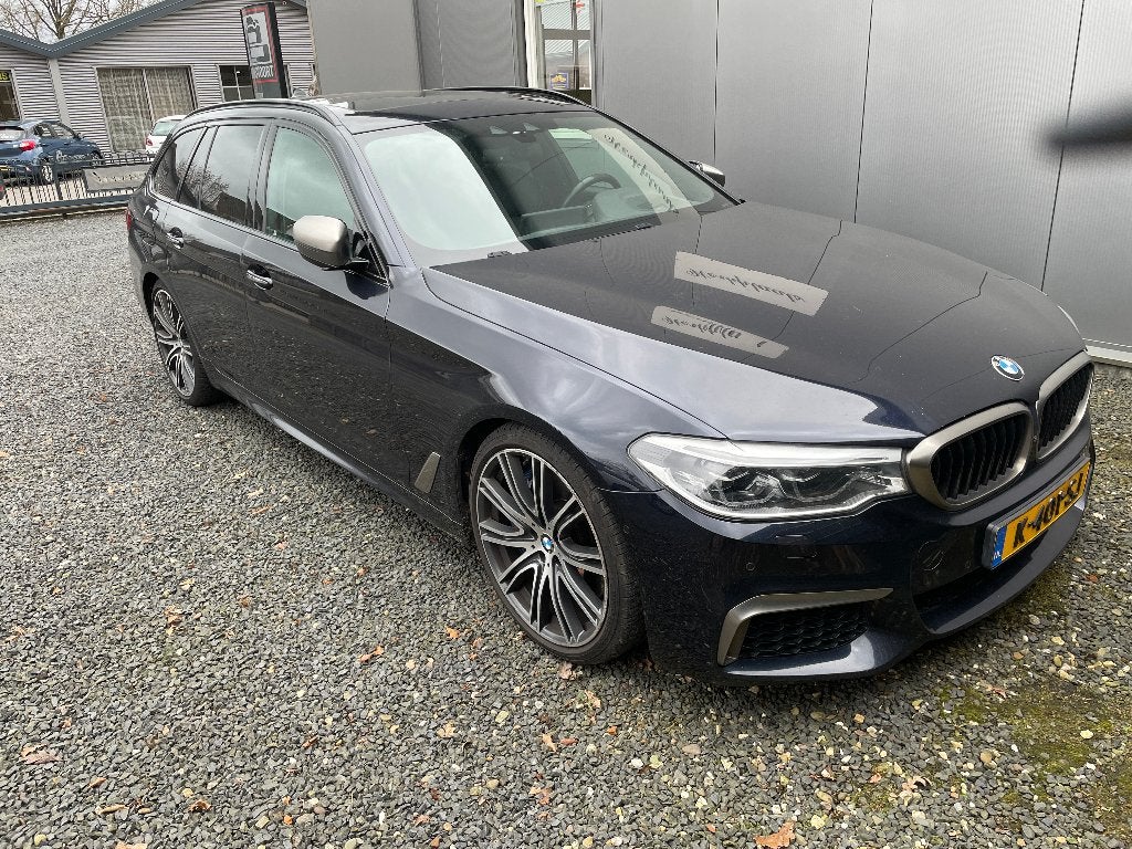 BMW 5-Serie M550d 400pk Xdrive Aut. 2018 Nieuwprijs € 170k!!, Auto's, Automaat, Stationwagon, Diesel, Vierwielaandrijving