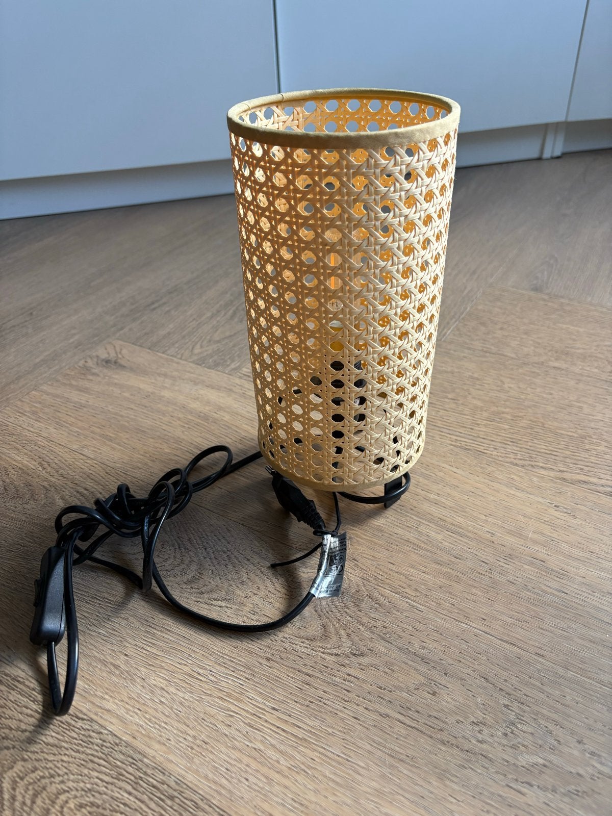 IKEA SAXHYTTAN tafellamp met rotan look, incl. lampje, Beige, Ophalen of Verzenden, Zo goed als nieuw, Natuurlijk materiaal