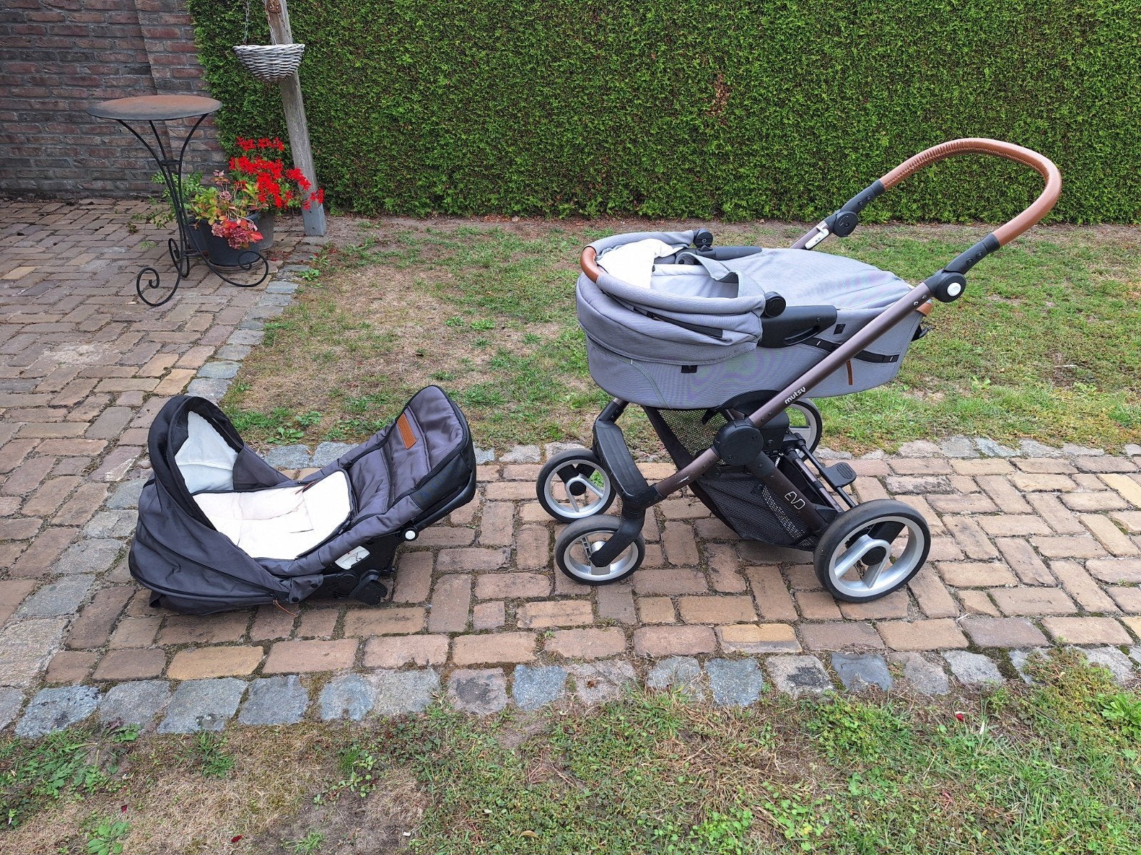 Mutsy Evo 3-in-1 Kinderwagen met Reiswieg en Zitje, Kinderen en Baby's, Kinderwagens en Combinaties, Ophalen, Gebruikt, Mutsy
