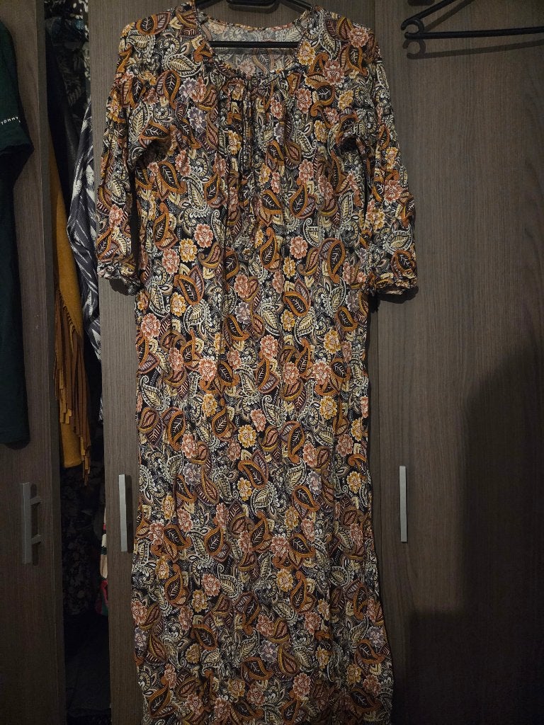 Jurk lang lange jurk, Kleding | Dames, Jurken, Ophalen of Verzenden, Zo goed als nieuw, Onder de knie