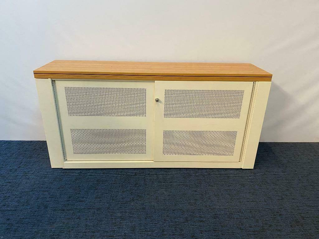 Ahrend schuifdeurkast, akoestisch, H 87 x B 180 x D 45 cm.