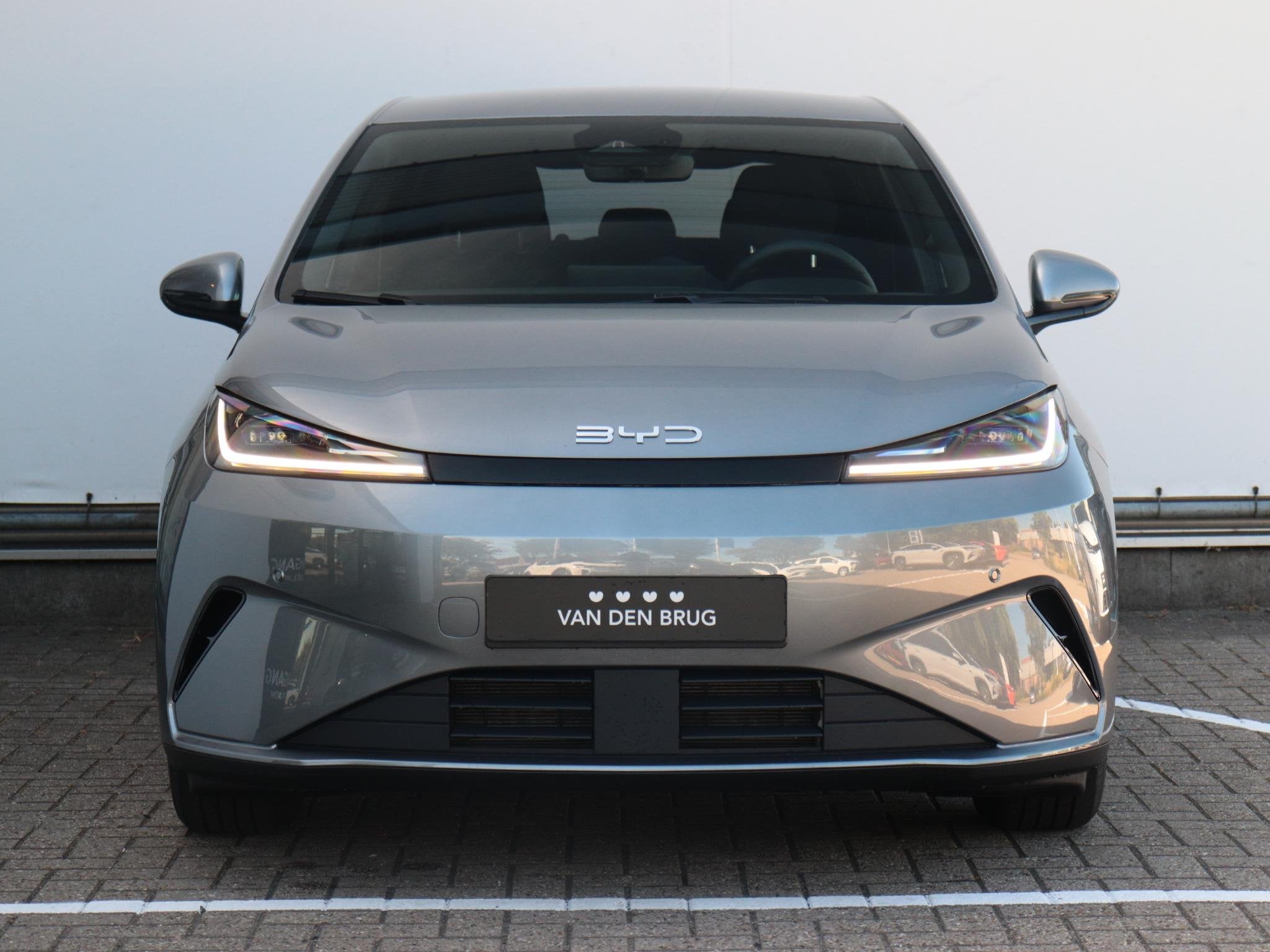 BYD DOLPHIN G 1.5L DM-i Boost | 105km Elektrisch actieradius, Auto's, BYD, Dolphin, Stof, 4 cilinders, Plug-in hybride