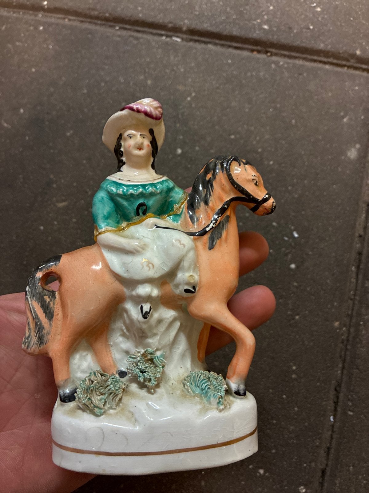 Antieke porseleinen beeldje: dame te paard, Ophalen of Verzenden