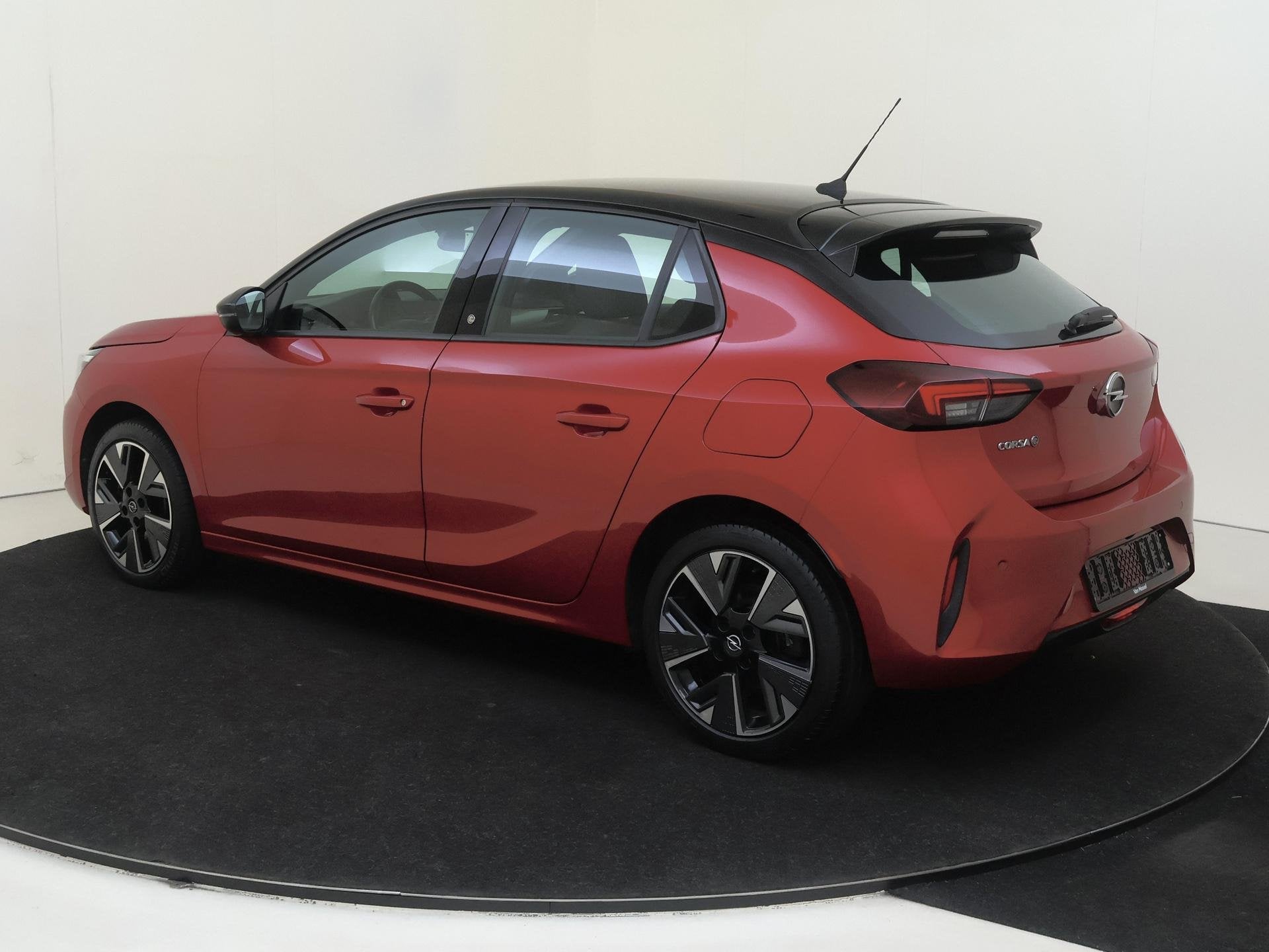 Opel Corsa-e GS Line 50 kWh Navigatie | Cruise control | LM, Auto's, Gebruikt, 315 min, Geïmporteerd, Rood