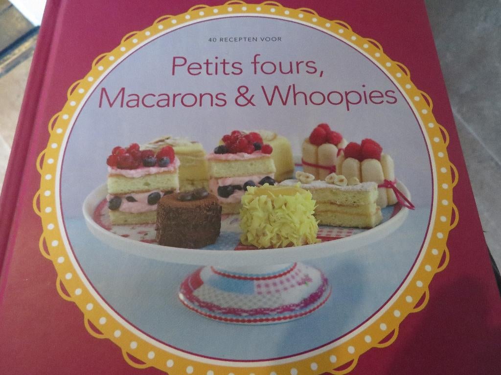 High Tea boekje  en Petit fours, Macarons & Whoopies S.Blake, Boeken, Kookboeken, Verzenden, Zo goed als nieuw, Taart, Gebak en Desserts