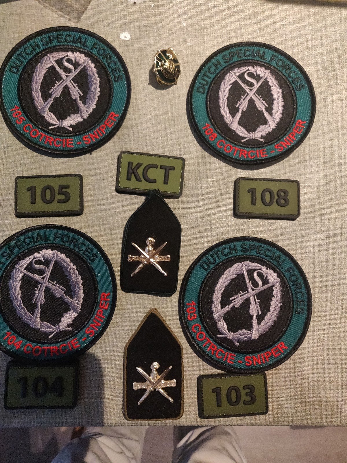leuk setje commando troepen, Ophalen of Verzenden, Landmacht, Nederland, Embleem of Badge