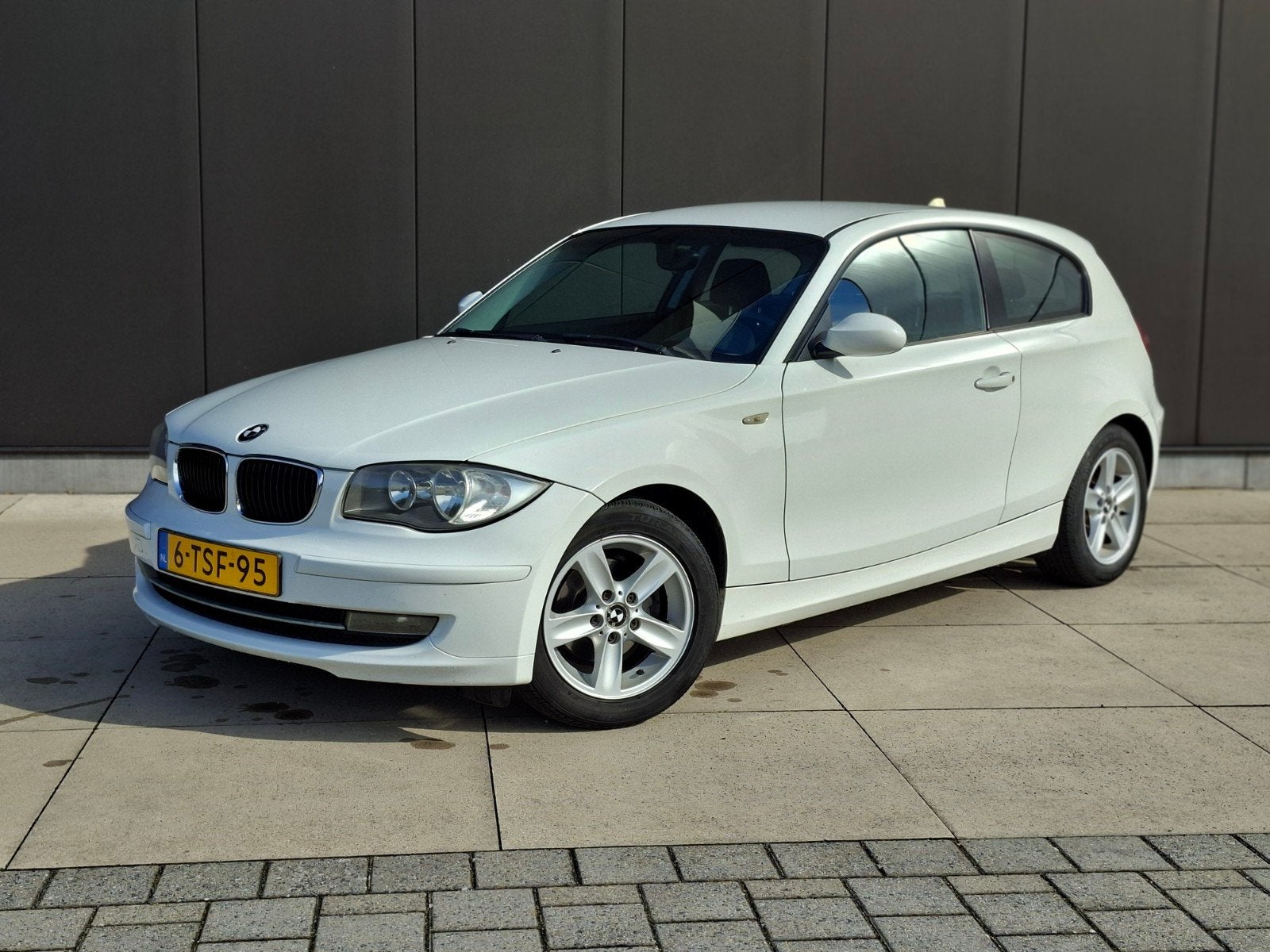 BMW 1-Serie 1.6 I 116 3DR 2008 Wit CV OP AFST/AUT AIRCO/LMV, Auto's, BMW, 1-Serie, 4 cilinders, 4 stoelen, Automatische klimaatregeling