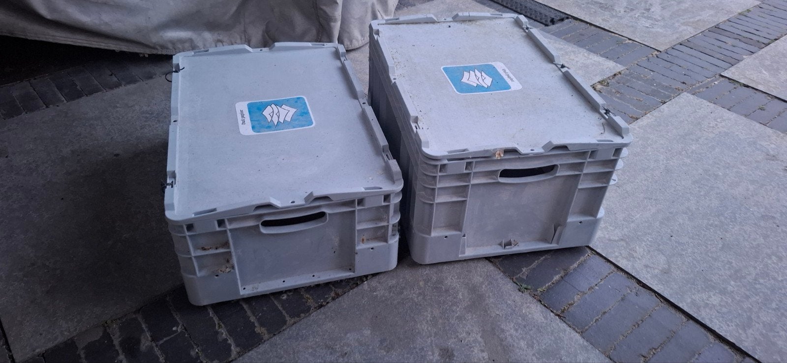 2x Grijze opslagbakken met deksel, Ophalen of Verzenden, Gebruikt