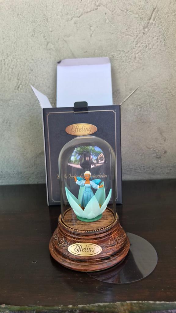 Efteling Indische Waterlelie souvenir in glazen stulp, Verzamelen, Ophalen of Verzenden, Nieuw, Beeldje of Poppetje