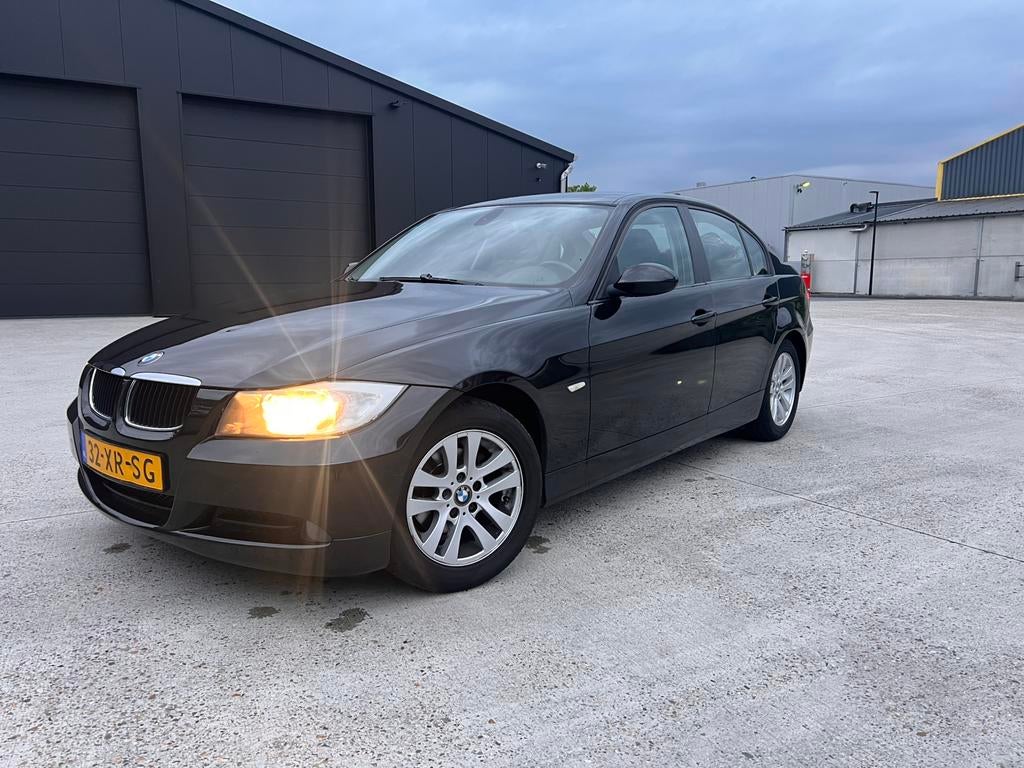 BMW 3-Serie 318i 143pk E90 High Exe Navi 2007 Org NL NAP!!, Auto's, BMW, Particulier, 3-Serie, ABS, Airbags, Airconditioning, Alarm