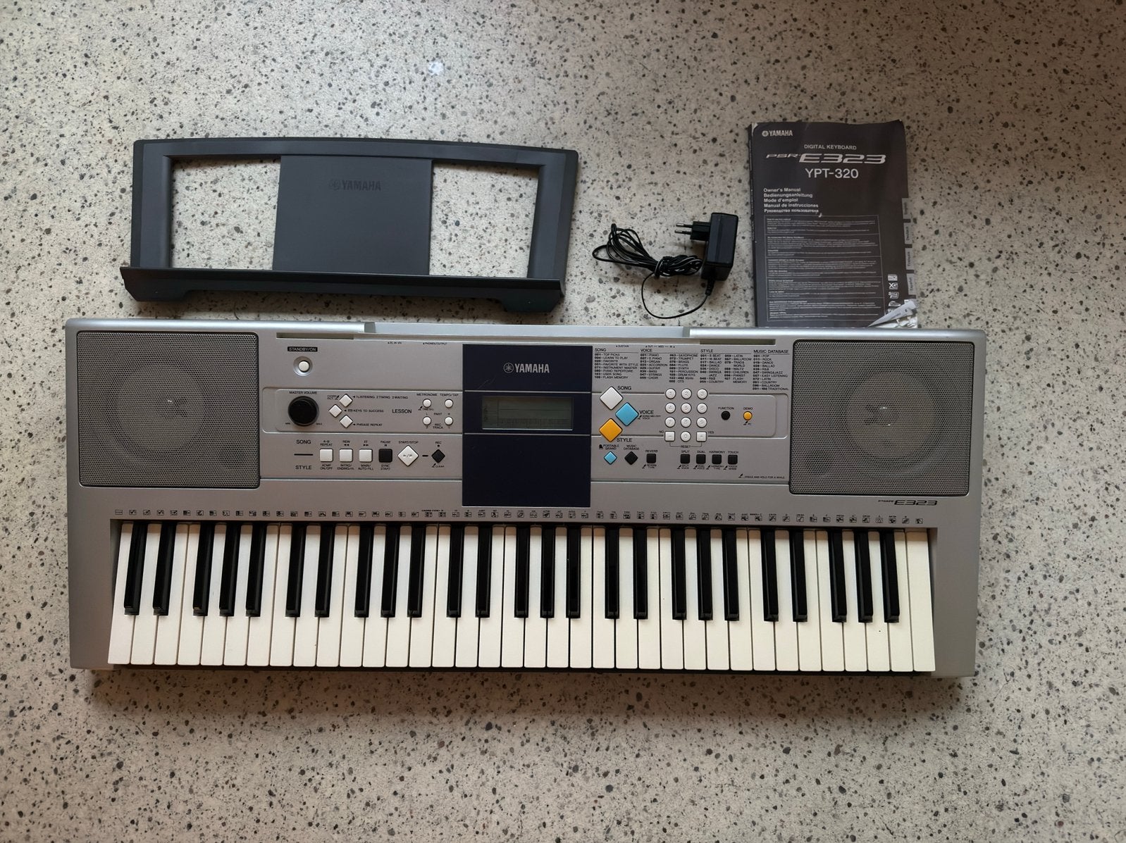 Keyboard yamaha psr-e323, Muziek en Instrumenten, Keyboards, Ophalen, Gebruikt, 61 toetsen, Yamaha