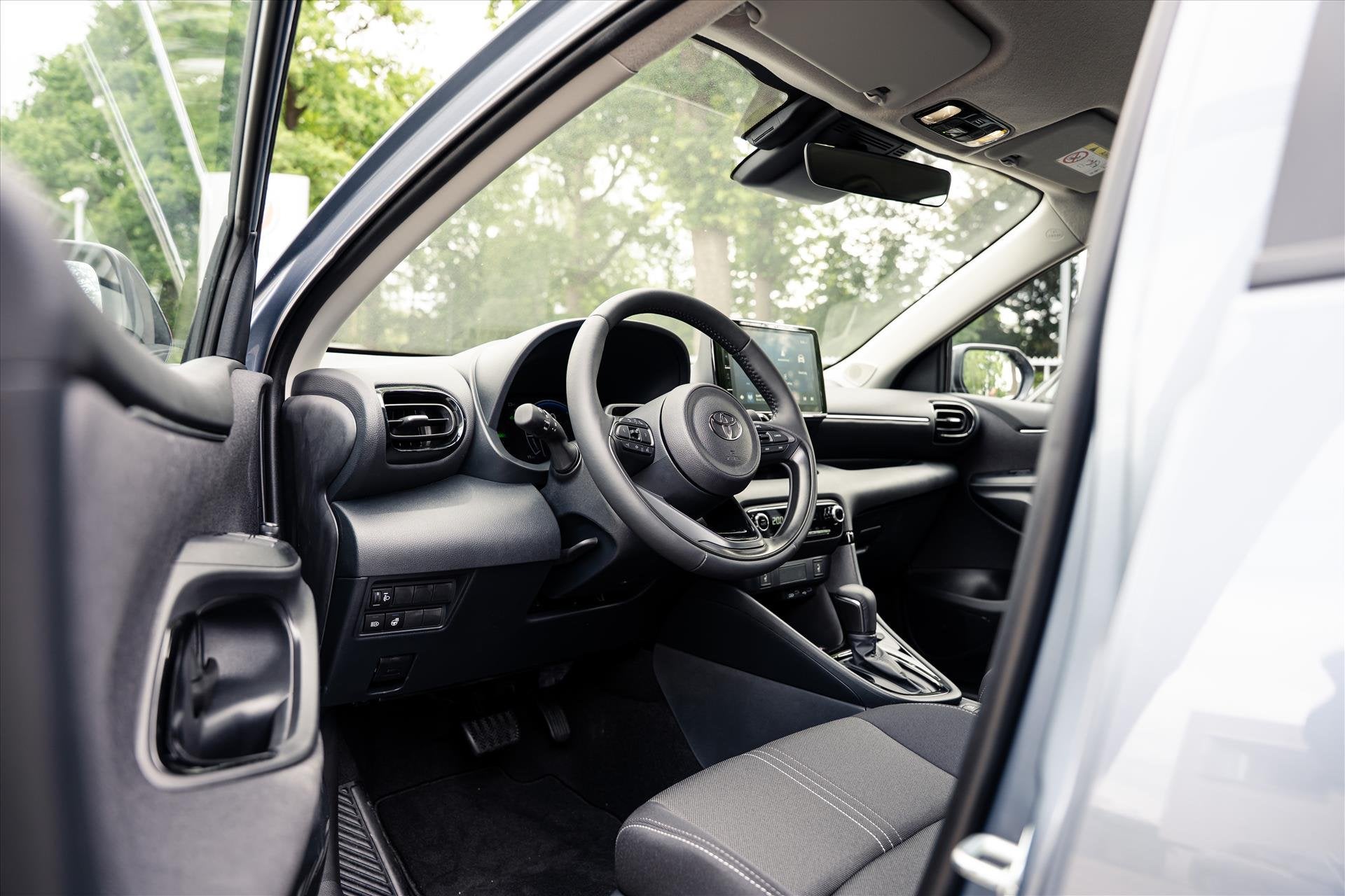 TOYOTA Yaris Full Hybrid Dynamic Plus Automaat | Celestite G, Auto's, Dealer onderhouden, Gebruikt, 1490 cc, Hybride Elektrisch/Benzine
