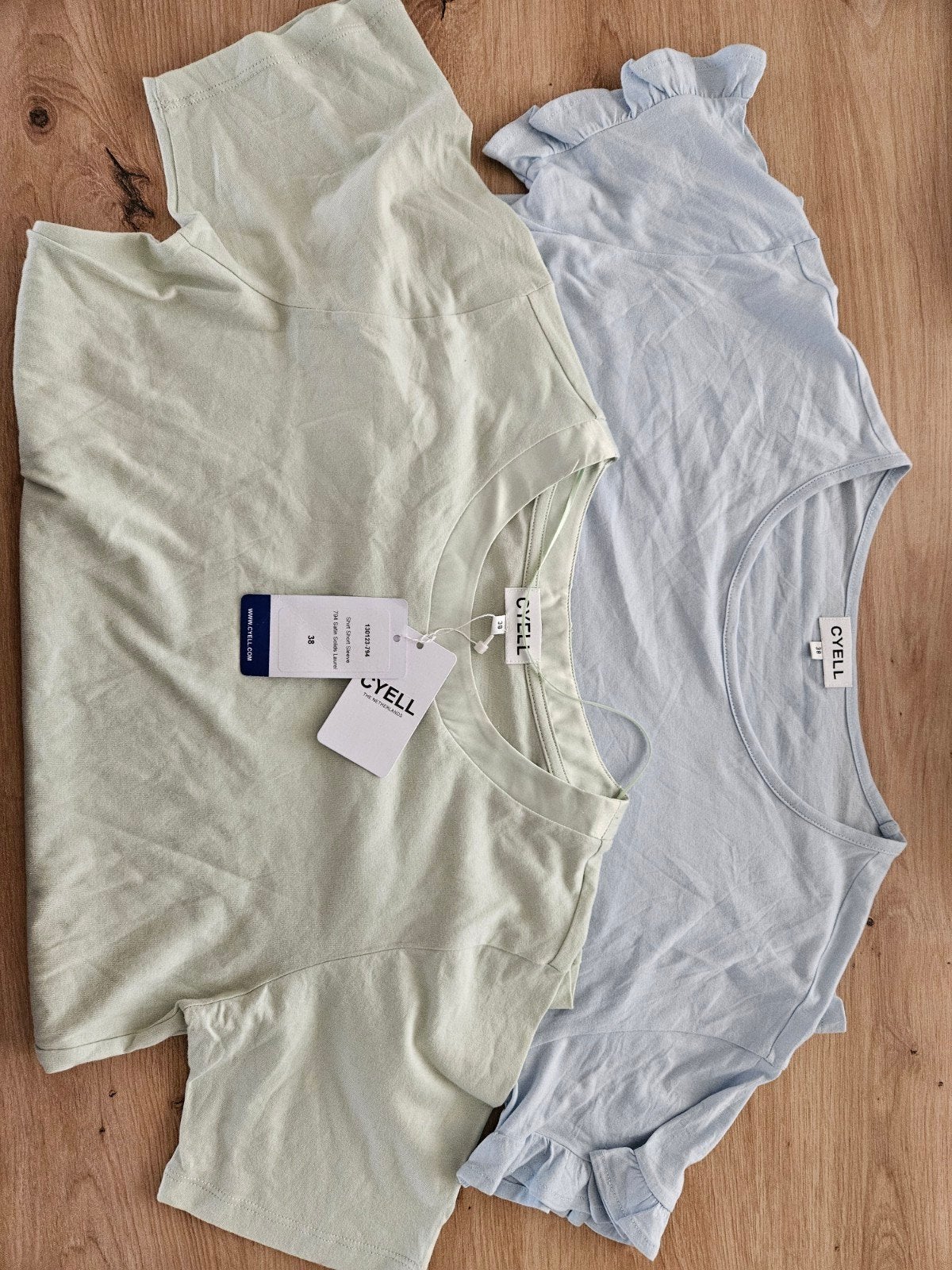 2 Cyell pyjama shirts, 1 nieuw met label, 1 met klein vlekje, Cyell, Ophalen of Verzenden, Zo goed als nieuw, Maat 38/40 (M)