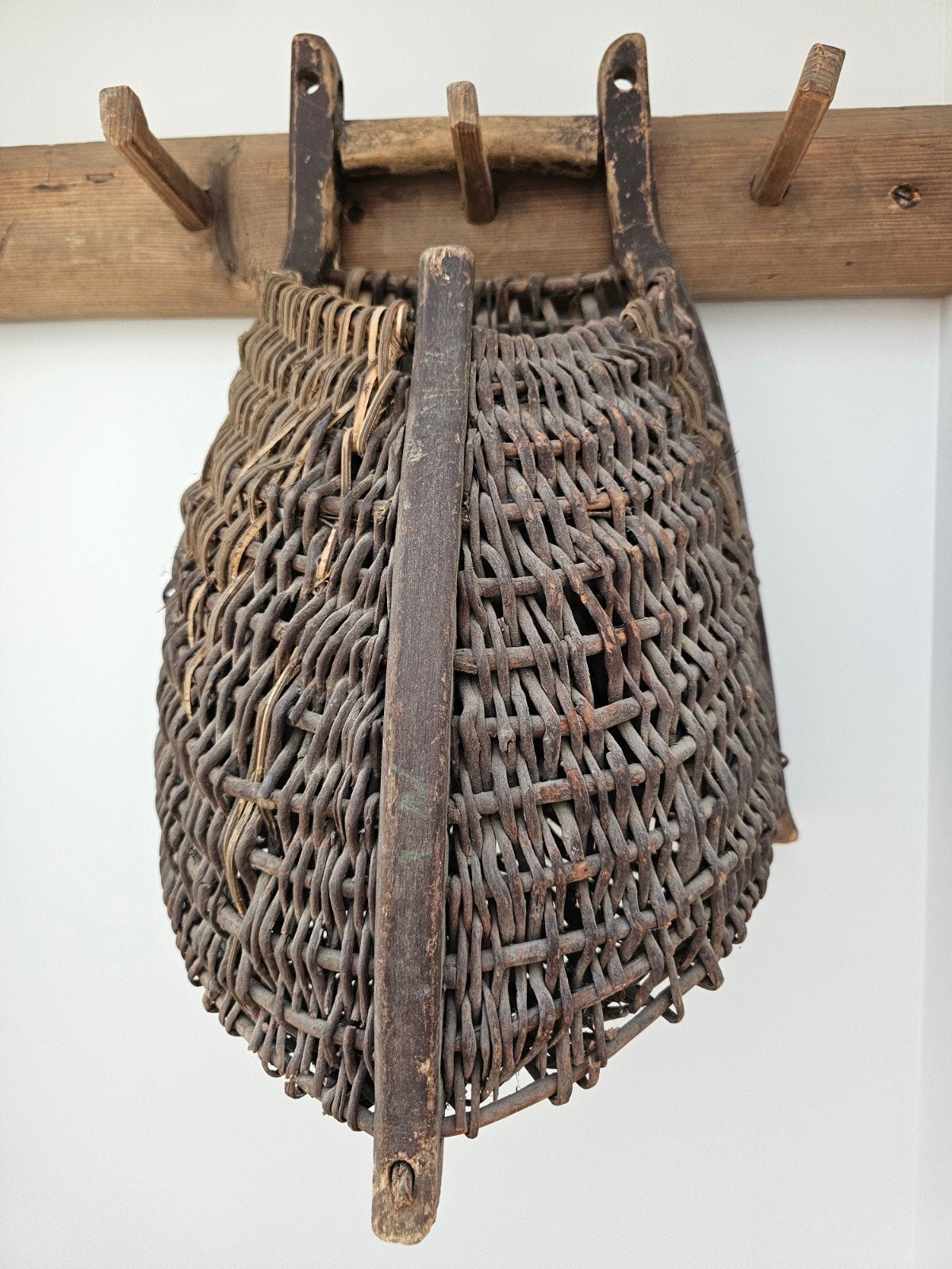Antiek zweedse mand / zweeds rieten mand., Ophalen of Verzenden